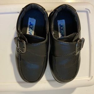 🪻  Black Dress shoes size 5 Toddler Josmo